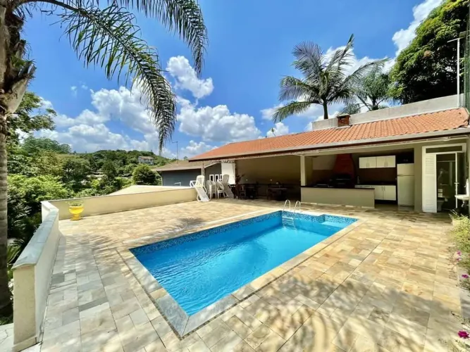Casa de condominio na Granja Viana.