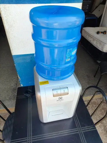 Bebedor Electrolux 127v com galão ((ENTREGO GRATIS))