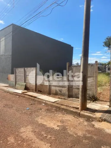 Terreno disponível para locação no bairro Morada da Colina em Uberlândia-MG