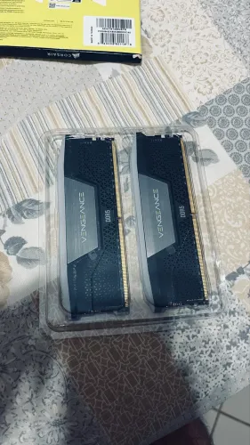 Memória RAM Corsair Vengeance RGB 64GB 2x32GB DDR5 6000MHz CL40