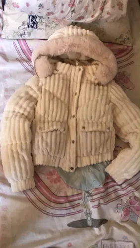 Vendo essa bobojaco por R$190 tamanho P sem nenhum detalhe/mancha