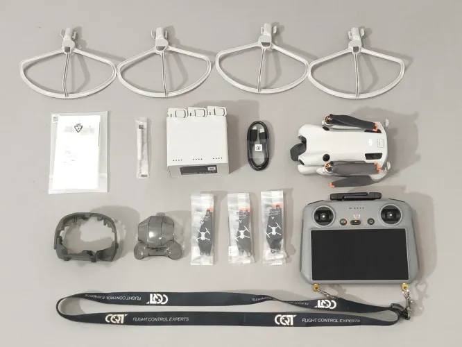 Drone profissional Dji mini 4 pro combo fly more plus com tela , melhor custo benefício .