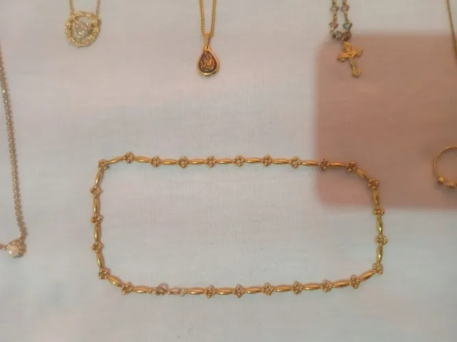 Lindos cordões e gargantilhas e anel banhados a ouro 18k 