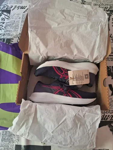 PELA METADE DO PREÇO. Tenis ASICS. ORIGINAL. NA CAIXA