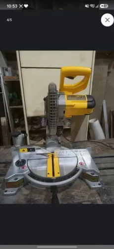 Serra DeWALT DW714 1650W pouco usada e em ótimo estado, possui ajustes de ângulos 