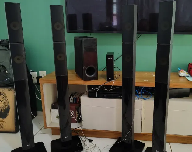 Vendo Home Theater LG 3D BLU-RAY LHB655