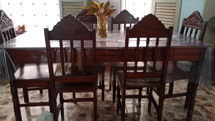 Mesa de jantar com 8 cadeiras