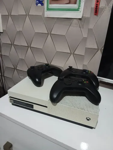 XBOX ONE S 1TB