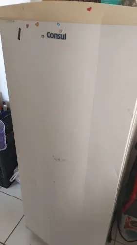 Vende se geladeira