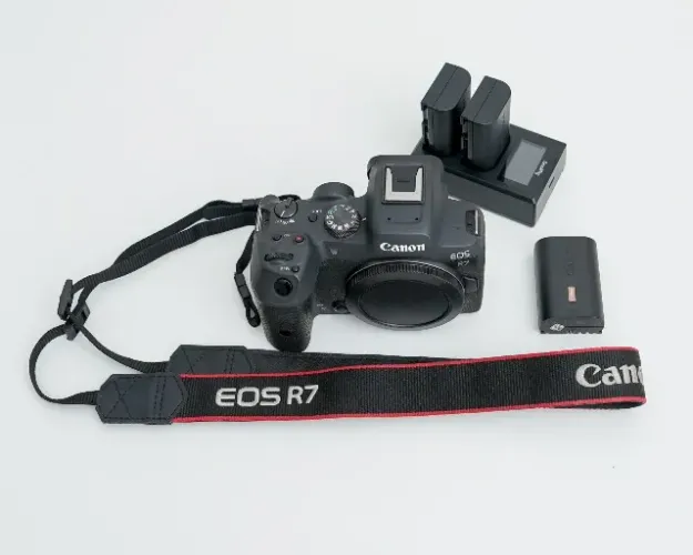 Camera Canon Eos R7 Corpo