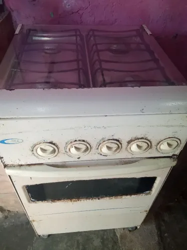 Vendo um fogão de 4 bocas