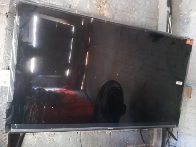 TV Smart di 43 polegadas bem conservada pegar perfeitamente