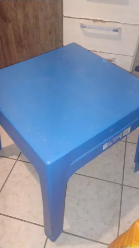2 mesas plásticas infantis 