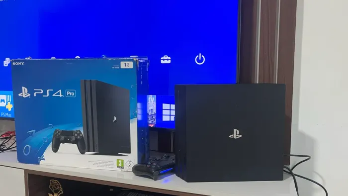 PlayStation 4 Pro 1TB 4K + Caixa Original + Fone + Controle