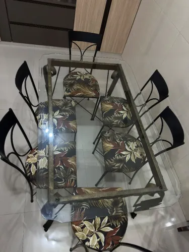 Vende-se sala de janta
