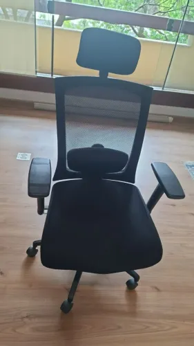 cadeira de escritório ergonômica presidente com encosto em tela mesh, apoio de cabeça
