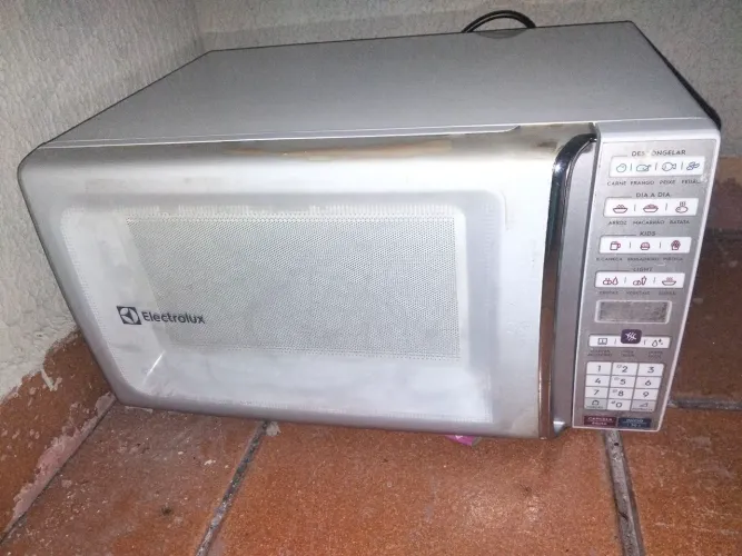Microondas com defeito para retirada de peças