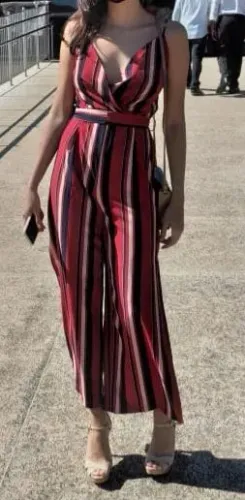 Macacão listrado vermelho