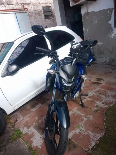 Moto titan azul