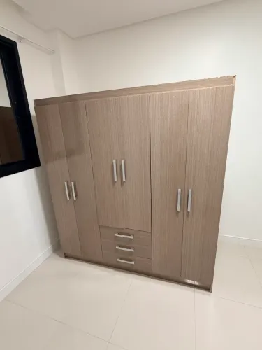 Guarda-roupa 6 Portas