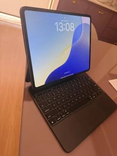 Ipad M4 Pro 13" 1T com Apple pencil, Magic Keyboard e carregador