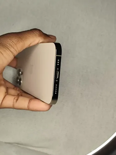 Vende-se iPhone 12 pro semi novo 