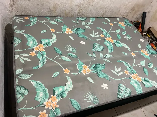 Vendo cama box de casal nova praticamente só tirada do plástico