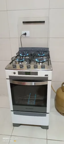 Fogão Brastemp com relógio digital 