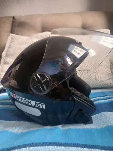 CAPACETE + CAPA DE CHUVA 