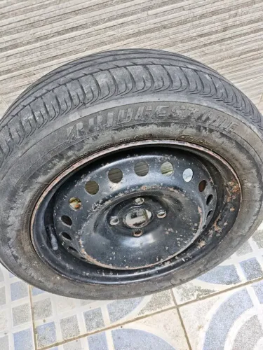 Pneu com jante( ferro) bridgestone 185/65 aro 15