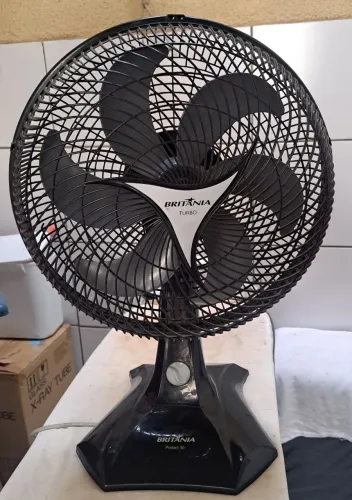 Ventilador de mesa Britânia Protect 30 de 6 pás!
