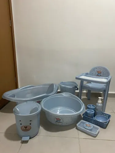 VENDO KIT DE HIGIENE E BANHO PARA BEBÊ - COMPLETO