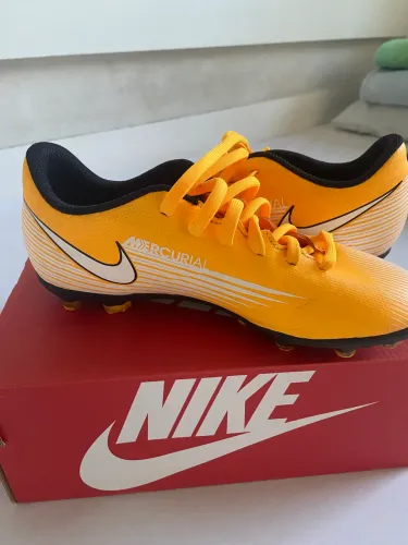 Chuteira Nova  Nike Mercurial N.34.   R$120