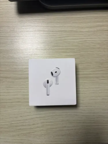 Air Pods 4 com Cancelamento de Ruído