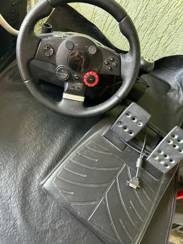 Volante Logitech Driving Force Gt