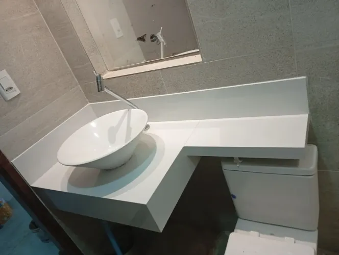 Bancada de banheiro de porcelanato