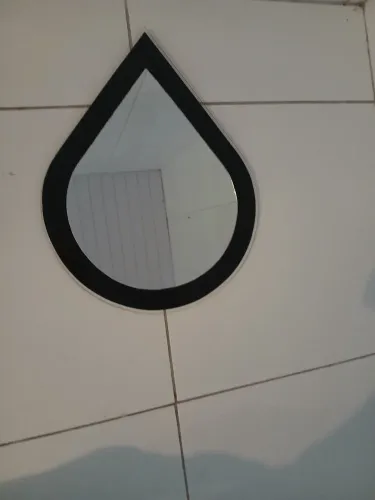 Espelho gota. Comprimento- 58cm largura 45cm
