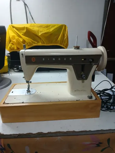 Máquina de costura singer 