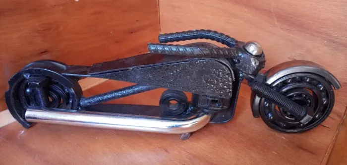 Moto - miniatura decorativa, feita manualmente com sucata - Arte
