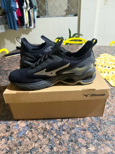 Tênis Mizuno Wave Invictus 4