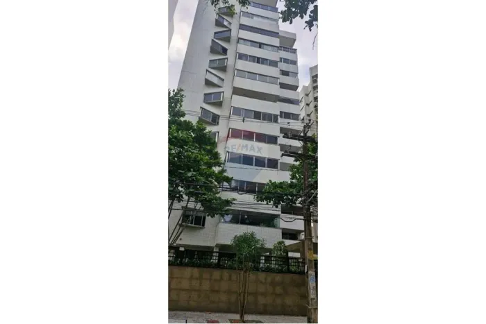 Luxo e Conforto: Cobertura Vista Mar em Recife