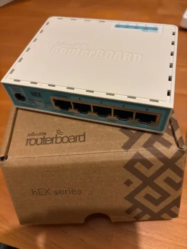 Mikrotik RB750Gr3 Gigabit - Perfeito estado
