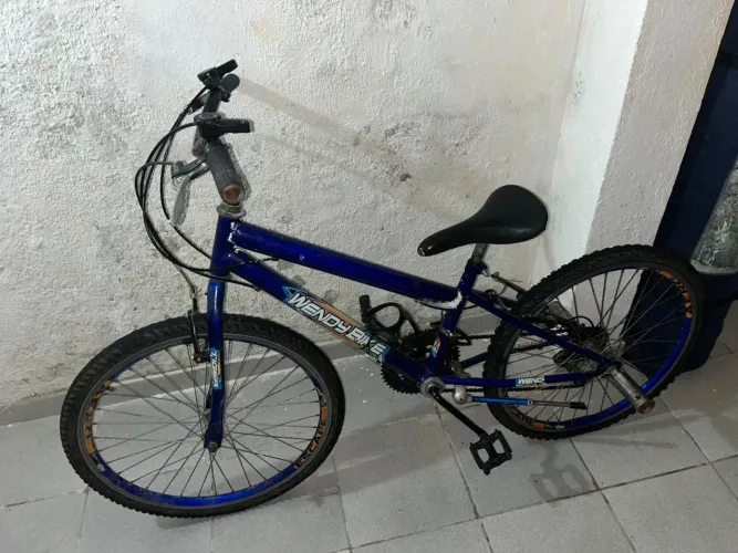Bicicleta aro 24 ,apenas com a câmera de ar furada 