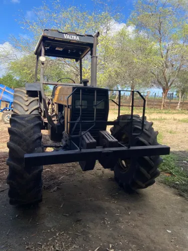 Trator 785 Valtra 4x4
