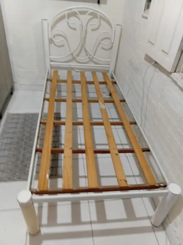 Cama solteiro de ferro