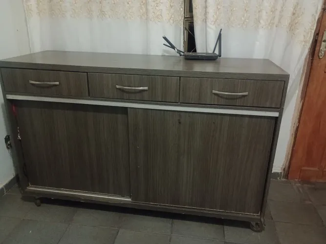 Balcão Caixa <br>3 gavetas, 2 portas de correr, com prateleira interna.<br>Retirada no São Joge