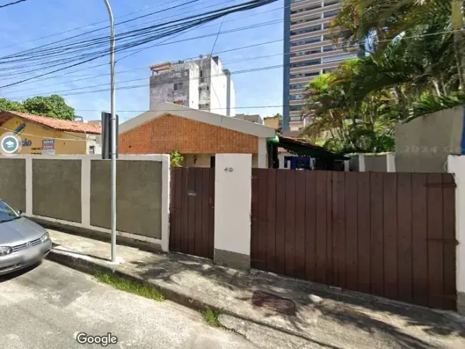 Vendo casa com 5 quartos na Pituba