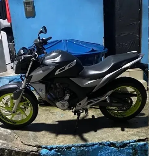 Vende-se moto 