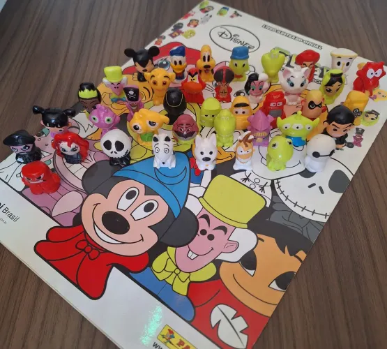 Kit 40 Gogos Crazy Bones da Disney Pixar Serie 1 e 2 + Álbum de Figurinhas Série 1