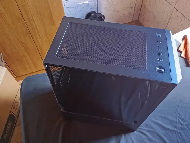 Gabinete rise mode Black ARGB